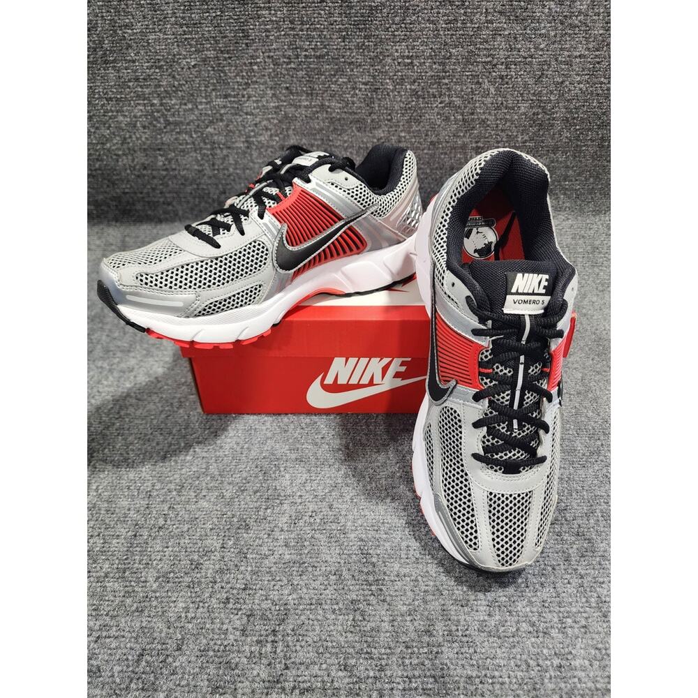 NEW Nike Zoom Vomero 5 Metallic Silver Black FJ4151-005 Men’s 12 / Women’s 13.5